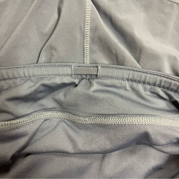 Athleta Pulse Shorts Women's Size Medium Grey  Built-in Brief Lined 3" Inseam - Picture 10 of 12